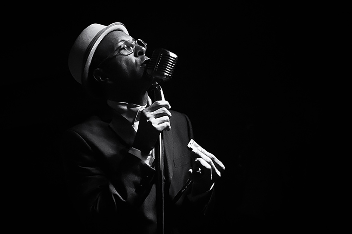 photographer friso kooijman amsterdam groningen shawn amos reverend blues jazz music concert live black white vintage artist singer songwriter cover USA Los Angeles fotograaf zwart wit muziek artiest harmonica north sea jazz club northsea